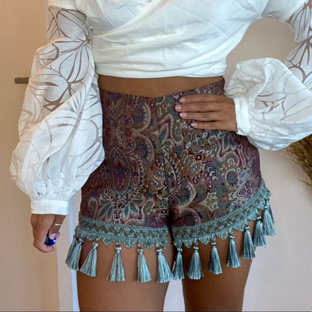 Jacquard high waisted tassel shorts paisley M